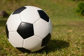 2026美加墨世界杯转播权谈判僵持，央视与FIFA报价差距显著（配图示意）