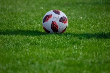 英专家建议FIFA快降价：就算央视不播 中国球迷也能有办法看世界杯（配图示意）